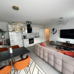 Hochwertige Stilvolle 2 Zimmer Erdgeschoss Wohnung mit großer Terasse und Garten