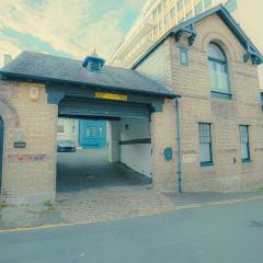 Executive Coach House on the Hoe 2 free parking spaces