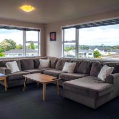 3-bedroom 2-bathroom Bright & Sunny Family home