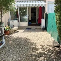 AS21515 - Studio cabine avec joli jardin et parking privé