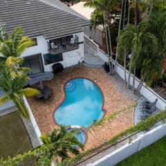 Summer Swim Sale! 4 BR - Private Pool, Grill, Soaking Tub, Near Coral Gables & MIA Airport