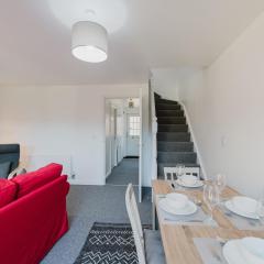 Spacious 3-Bed Family Home in Grantham, Free Parking, Garden