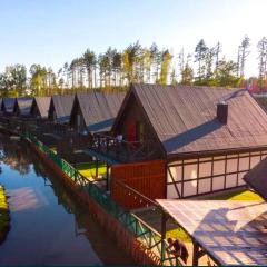 RUMIANA CHATA w Kaszubskiej Wenecji