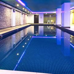 Sleek and Stylish Studio Apartment on Spencer