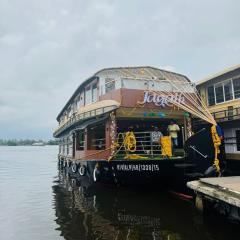 Dreams Spectrum Luxury houseboat