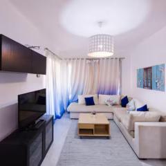 Luxurious Seaside 2-BRs Apartment