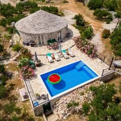 Island Getaway - Heritage House
