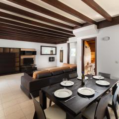 Haus In Kolympia Mit Garten Und Bergblick