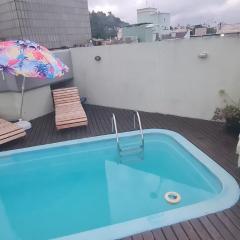 COBERTURA COM PISCINA