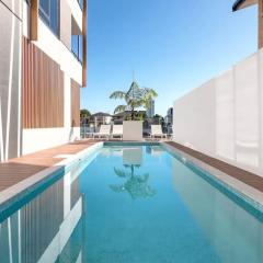 Newly Settled One Bedroom Apartment with Parking Surfers Paradise