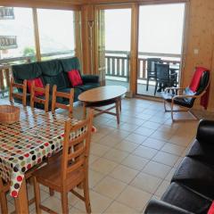 Spacious apartment with fireplace