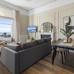 Sea Breeze, Luxury Views Seafront Stylish Home