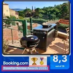 CAVALAIRE vue MER au loin MAISONNETTE TOUT ÉQUIPÉE POUR 4 PERSONNES AVEC PISCINE CLIM WIFI VÉLOS TV BARBECUES