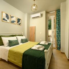 Petite Apt with patio at Garitsa!