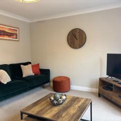 Stylish & spacious harbour-view townhouse with parking