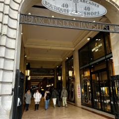 CHAMPS ELYSEES No 76