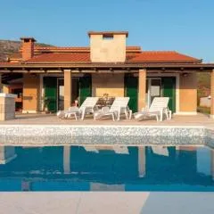 Countryside Villa With Pool, Three Bedrooms