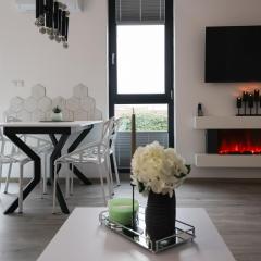 Luxury Landing 11 - centrally located accomodation with private parking Targu Mures