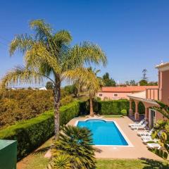 Villa Hugo - bright modern walk to restaurants