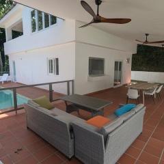 Spacious Apartment w Pool