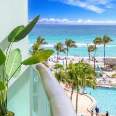 Beachfront 1-Bedroom Apartment with Ocean View, Pool and Gym in Hollywood Beach