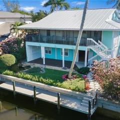 Green Turtle Boathouse HOT TUB view of the canal