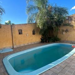 Acomodação no centro da cidade com piscina