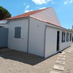 Maison Proche Plage et Centre, WiFi, Animaux Acceptés - FR-1-476-131