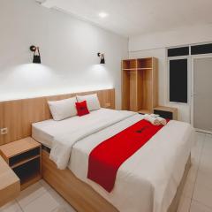 RedDoorz at Grand Mirza Near Pasar Grosir Batik Setono Pekalongan