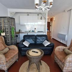 RESIDENCE DU SOLEIL Spacieux T3 traversant face à la mer au port - 2 chambres - Parking