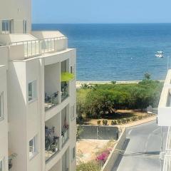 Luxurious one bedroom apartment by the beach close to st julians