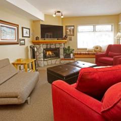 Cozy Creekside 1BR, Sleeps 4, Pool & Hot Tub, Walkable