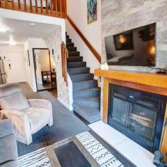 Creekside Lofted 1BR, Pool, Parking, Near Lakes & Shops
