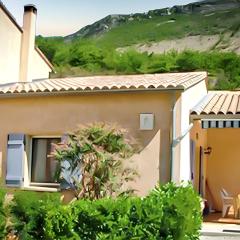Maison confortable à La Roche-sur-le-Buis avec piscine partagée