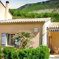 Maison confortable à La Roche-sur-le-Buis avec piscine partagée