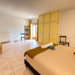 84B3 - Freesia suite in 18th century Provencal farmhouse