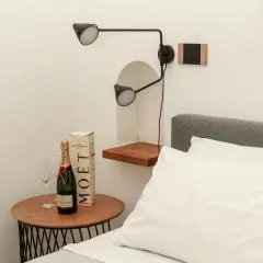 Dislocati BnB - Jacuzzi privata - Cucina - TV60" - Minimal Luxury