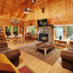 Cozy 3Br slps 8 hot tub, porches, great location