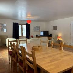 Maison spacieuse et fonctionnelle - 5 chambres, terrasse, parking privé - FR-1-548-27