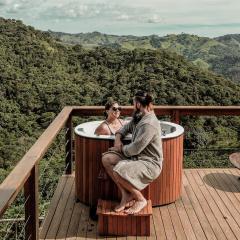 Cabana na montanha com Ofurô ao ar livre, churrasqueira, trilha com cascata e Starlink