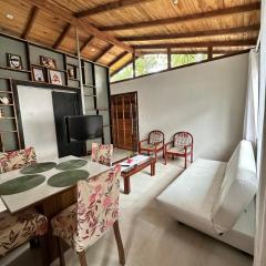 Casa aconchegante ac pet com pátio e área verde