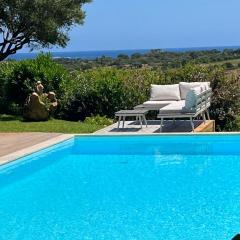 Villa con piscina e vista mare