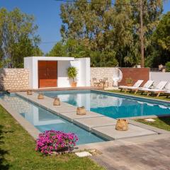 Coastal Chic Luxury Villa La Reina in Ai Giannis