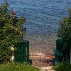 Beachfront Romantica Place Ground floor