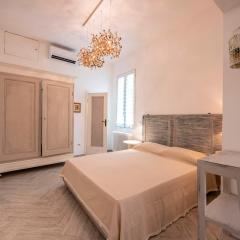 Lanza Apartment by Mamo Florence