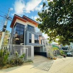 3 Storey Baguio Modern Transient House by DeiGratia