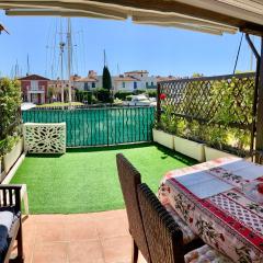 Appartement rue de l'amarrage à PORT GRIMAUD avec Terrasse vue canaux et garage