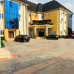 Leon's Hotel & Suite