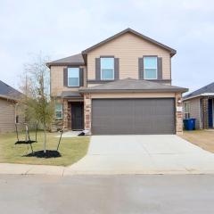 Near Airport & Prime Location Getaway sleeps 8