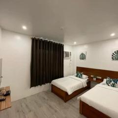 The Nook Hotel by garulo